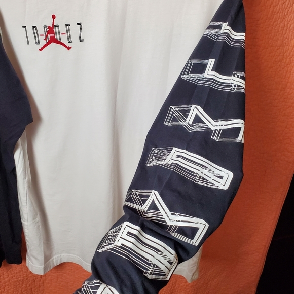 Air Jordan Legacy AJ11 Long Sleeve Shirt Small Jumpman - Picture 5 of 6